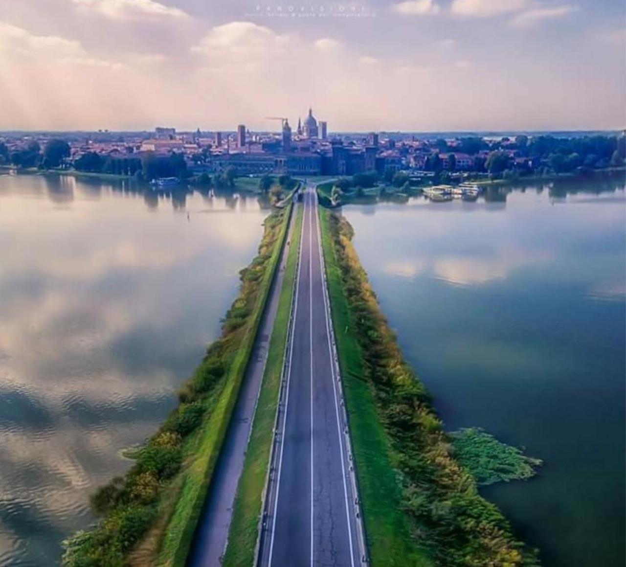 Suite House Мантуя Екстер'єр фото